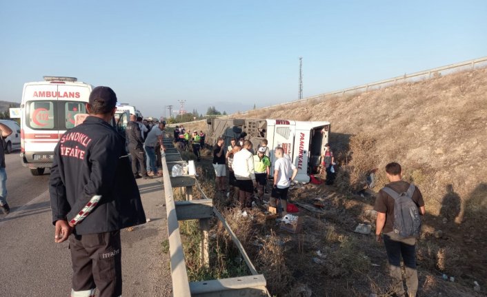 Asker adaylarını taşıyan otobüs devrildi! 1 ölü, 30 yaralı