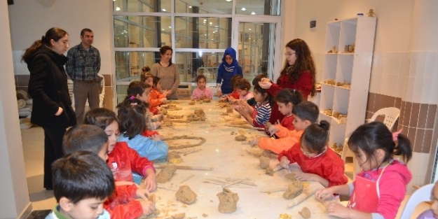 Sanat Galerisi’ne Öğrenci İlgisi