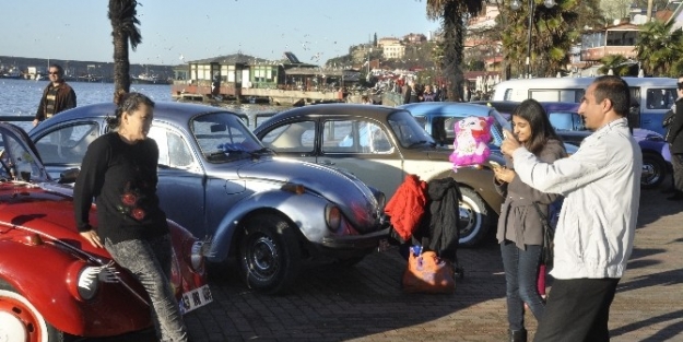 Nostalji Tutkunları Araçlarını Sergiledi