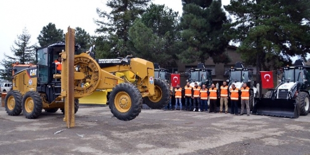 Yeni Alınan İş Makinesi İle İşte Böyle Poz Verdi