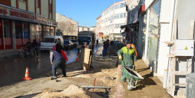 Ereğli’de Kaldırım Çalişmalari Sürüyor