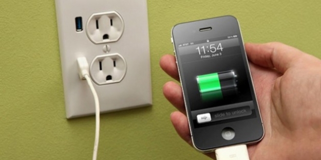 Telefonunu şarj etti, işinden oldu