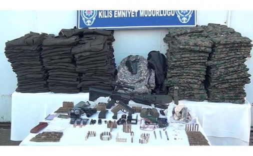 Suriye plakalı minibüsten cephanelik çıktı