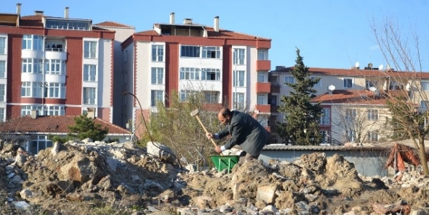 Ailesi İçin Balyoz Sallıyor