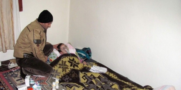 Suriyeli Baba Epilepsi Hastası 2 Çocuğu İçin Yardım Bekliyor