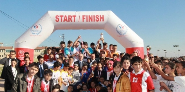 Okul Sporları Atletizm Müsabakaları Sona Erdi