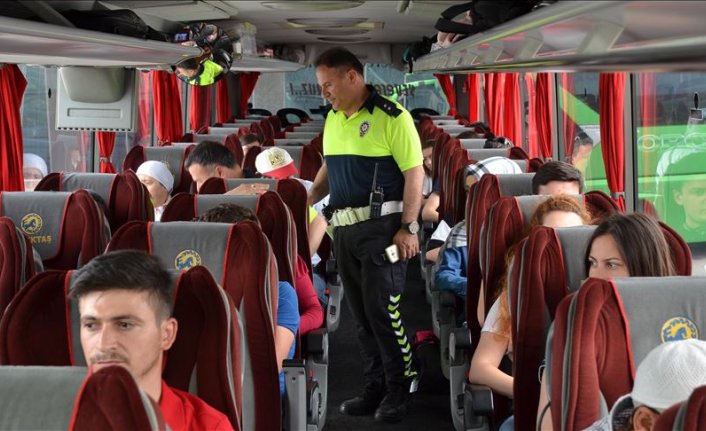 Trafikte yeni dönem! Otobüs ve minibüslerde yolculara emniyet kemeri takma zorunluluğu