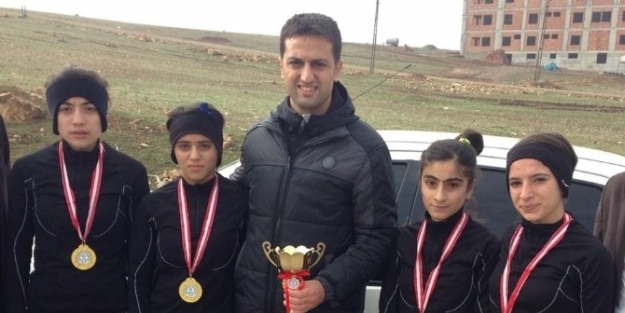 Siirt’te Liseli Kızlar Arası Atletizm Yarışmaları Düzenlendi