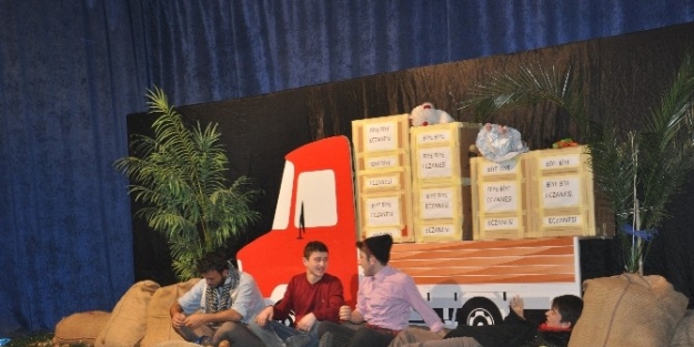 Gençlik Merkezinden Hastalara Tiyatro Oyunu