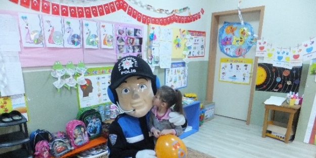 Kanka Polis Minik Öğrenciler İle Buluştu