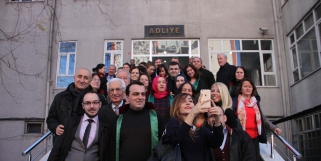 Eski Adliye Binasında Veda Fotoğrafı