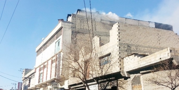 İtfaiye 400 Bin Dolarlık Malzemeyi Kül Olmaktan Kurtardı