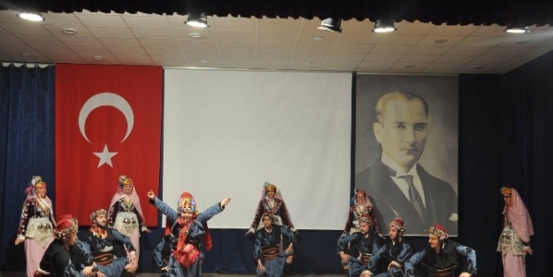 Halk Oyunları Ekiplerinden Muhteşem Gösteri