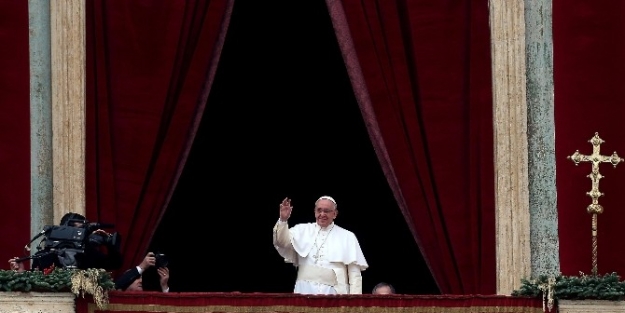 Noel Gününde Halka Seslenen Papa, Suriye Ve Irak İçin Dua Etti