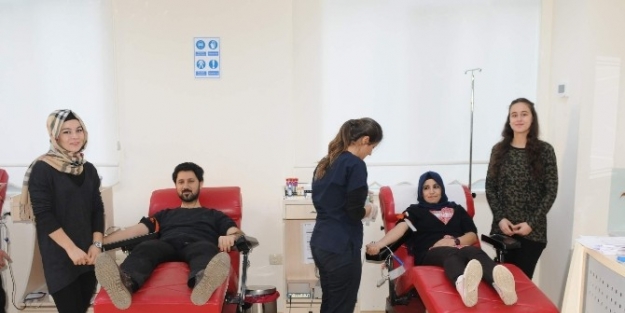 Üniversiteliler Kan Bağışında