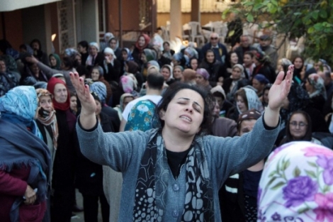 Cinnet kurbanı aile son yolculuğuna uğurlandı