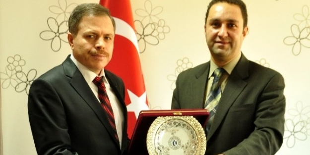 Uşak Üniversitesi’nde Yeni Rektör Yardımcısı Görevine Başladı