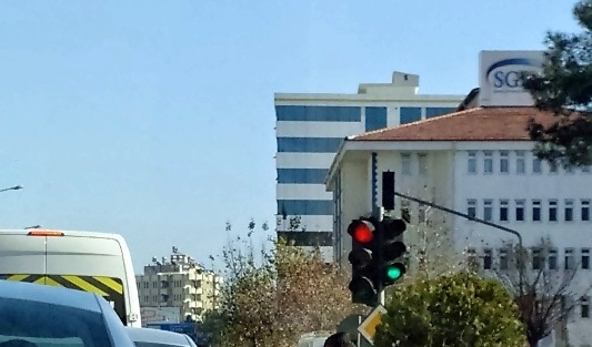 Araçların Arasında Ölümüne Dilencilik