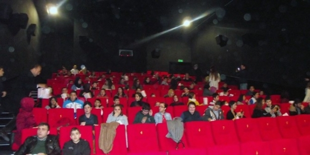 Büyükşehir Sinema Gösterimleri Devam Ediyor