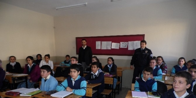 Gölbaşı Polisi Okulları Ziyaret Ediyor
