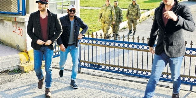 Kıvanç Tatlıtuğ'u gören uzun dönem askerler...