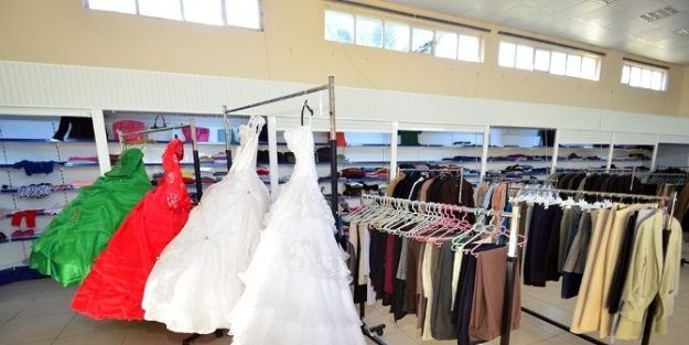 Sosyal Market’e Yardımlar Devam Ediyor