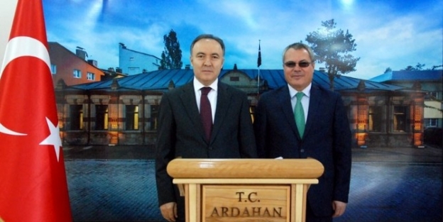 Erzurum Valisi Dr. Ahmet Altıparmak’dan Vali Deniz’e Nezaket Ziyareti