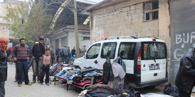 Suriyeliler, Sabah Pazarında Tezgah Açıyor