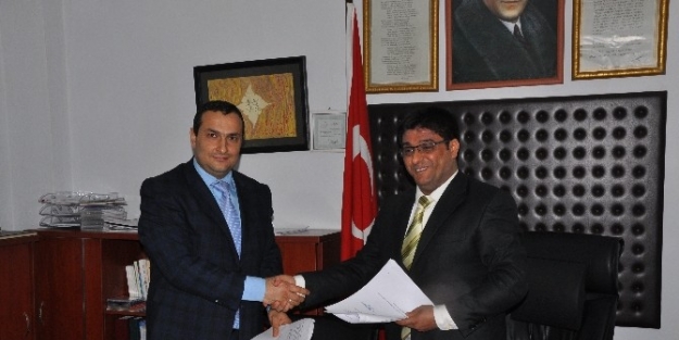 ‘kütüphanem Evim’ Projesi İmzalandi