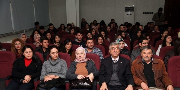 Edebiyat Ve Kitap Topluluğu Şiir Dinletisi Düzenledi