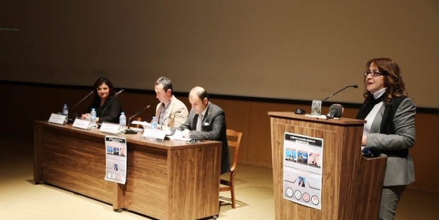 Cü’de ‘iş Dünyası Ve Genç Girişimciler’ Adlı Panel Düzenlendi