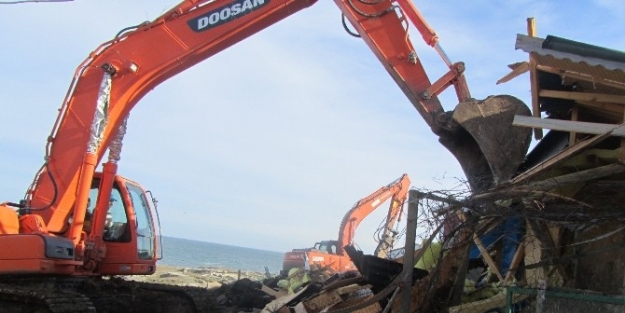 Kandıra Da Kaçak Yapılar Yıkıldı