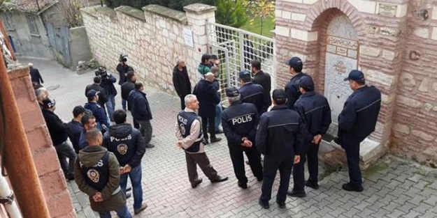 Gazeteciler ve Yazarlar Vakfı'na polis baskını