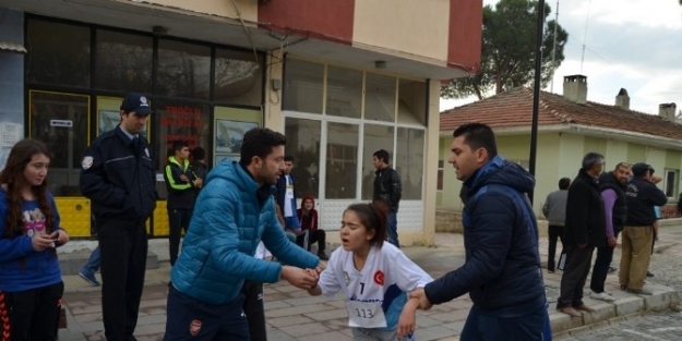 Selendili Öğrenciler Atatürk İçin Koştu