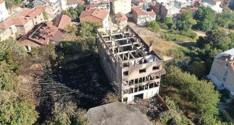 Bursa'da 92 yıllık tarihi ipek fabrikası küle döndü