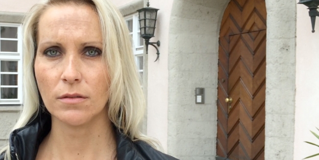 Dini okulda öğretmenlik yapan öğretmen ödüllü porno yıldızı çıktı!