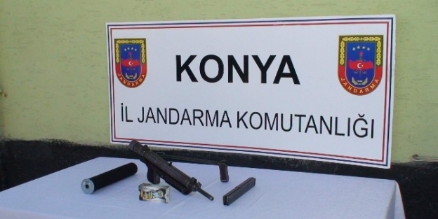 Otobüste Makineli Tabanca Ele Geçirildi