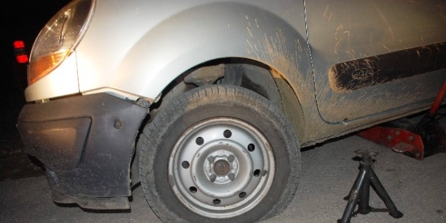 Ticari Aracın Lastikleri Kesildi