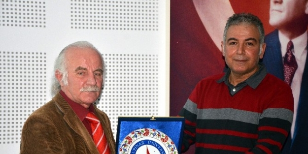 Yrd. Doç. Dr. Mahmut Ayahan: Çininin Eski Adı Çömlekçiliktir