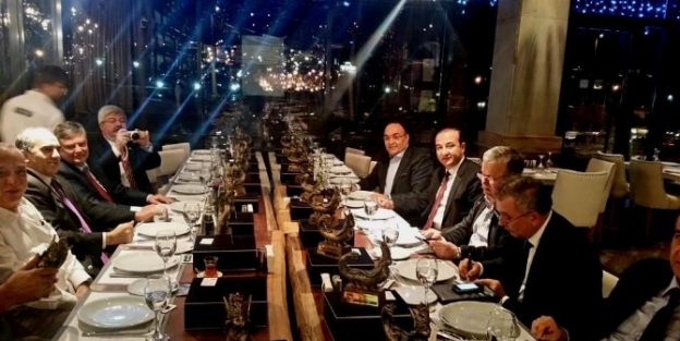 Alemdar Öztürk İstanbul’da Ceyhanlı İşadamlari İle Bir Araya Geldi