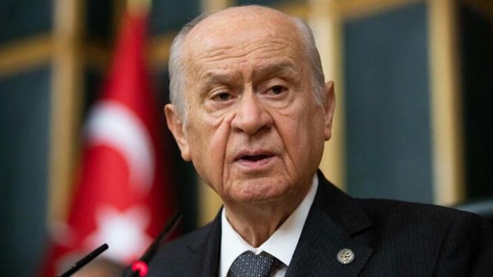 Türk bayrağının yakılması girişimine Bahçeli'den tepki! "Al bayrağımıza el uzatanlar acıklı sonuçlarına katlanacak"