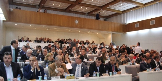 İzmir Büyükşehir Belediye Meclisi Olağanüstü Toplandı