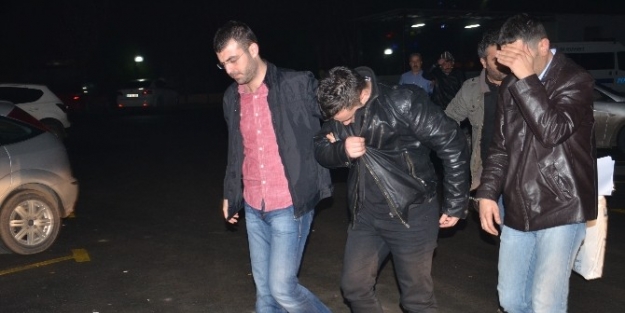 Kendilerini Polis Olarak Tanıtıp Soygun Yapan Şahislar Yakalandı
