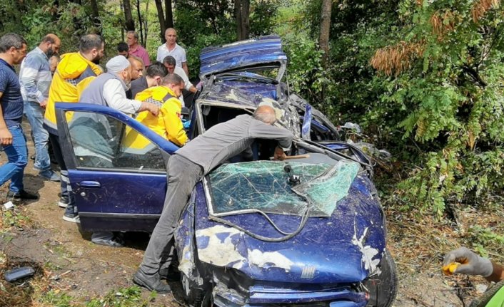 Bursa'da kanala düşen araçta can pazarı: 1'i ağır 3 yaralı