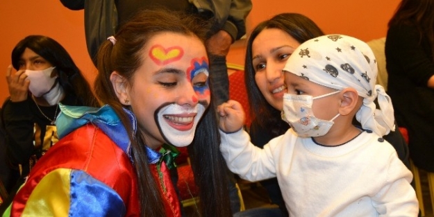 Acıbadem Adana Hastanesi’nden Lösemili Çocuklara Yılbaşı Partisi