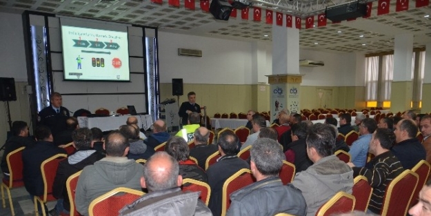 Çorlu Trafik Şube, Temizlik Firması Sürücülerine Eğitim Verdi