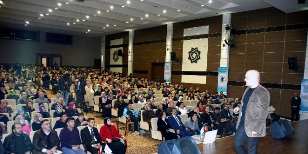 Uğurluel, Çanakkale Savaşı’nın Bilinmeyen Noktalarını Anlattı