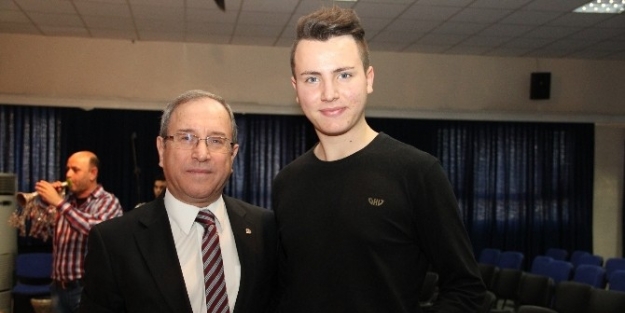 Gkv Dünya Çocuk Hakları Resim Ve Afiş Yarışması Ödüleri Dağıtıldı