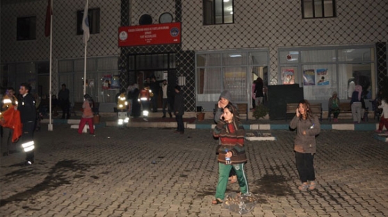 Kız öğrenci yurdunda yangın paniği