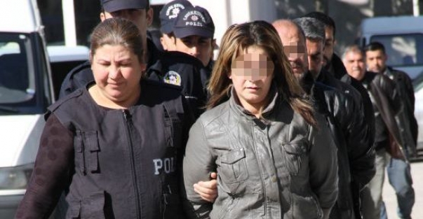 İş adamlarıyla cinsel ilişkiye girip...